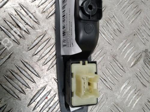 Used Left rear window switch RENAULT CAPTUR I (J5_, H5_) 1.5 dCi 90 (J5N4, J5M5, J5MW, J5M6, J5AL, J5AJ) (90 hp) 13302240