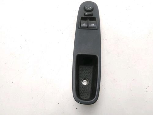 Used Left front window switch Left front window switch FIAT PUNTO (199_) 1.2 (199AXZ1A, 199BXZ1A) (69 hp) 19480392 19480392