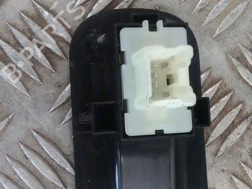 Used Switch RENAULT MASTER III Van (FV) 2.3 dCi 135 FWD (FV0N, FV08, FV06, FV00, FV1S) (136 hp) 27394601
