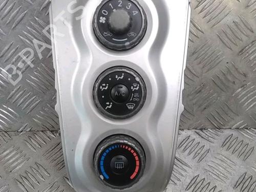 climate-control-toyota-yaris-_p9_-2005-2006-2007-2008-2009-2010-2011-2012-2013-2014-23180728 main image