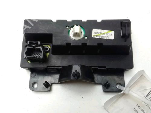 Display monitor PEUGEOT 206 Hatchback (2A/C) 1.4 i | BP17996885C48 