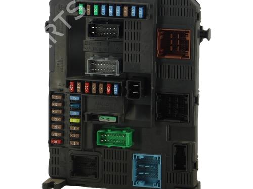 Used Fuse box Fuse box 38314049 38314049