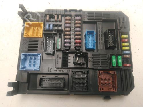 Fuse box CITROËN C3 III (SX) 1.2 THP 110 (SXHNPS, SXHNZT, SXHNZ6) | BP24881754E1