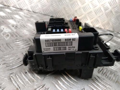 Used Fuse box Fuse box PEUGEOT 206+ (2L_, 2M_) 1.1 (60 hp) 13628235 13628235