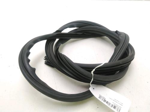 Used Rubber door seal RENAULT MEGANE II (BM0/1_, CM0/1_) 1.5 dCi (BM0F, BM0T, BM2B, CM0F, CM0T) (82 hp) 20927058