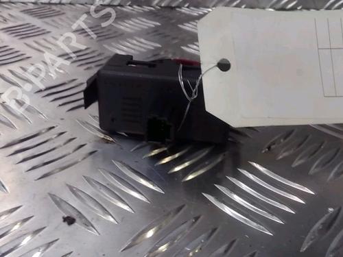 Used Warning switch Warning switch RENAULT TWINGO II (CN0_) 1.6 RS (CN0N, CN0R, CN0S) (133 hp) 13079390 13079390