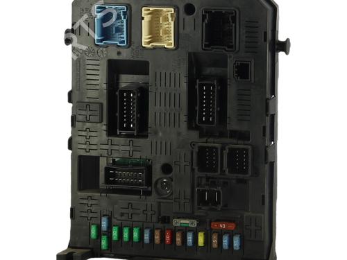 Used Fuse box Fuse box 38077367 38077367