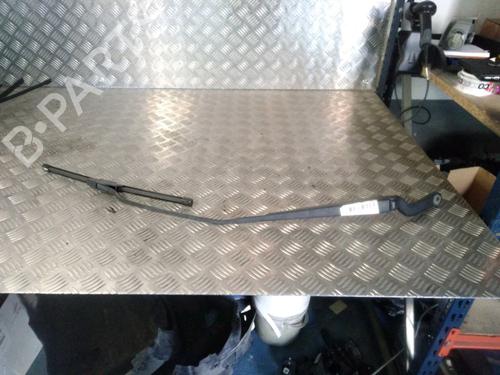 Used Front windshield wiper arm FORD FIESTA V (JH_, JD_) 1.6 16V (100 hp) 23181888