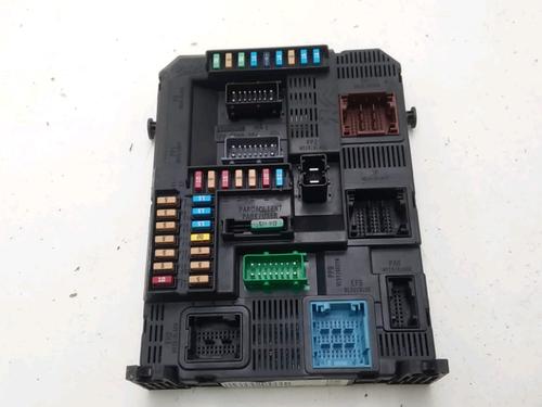 Used Fuse box Fuse box PEUGEOT 2008 I (CU_) 1.2 THP 110 / PureTech 110 (110 hp) 20977293 20977293