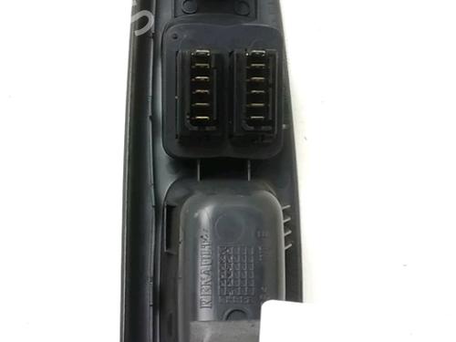 Used Left front window switch Left front window switch RENAULT CLIO II (BB_, CB_) 1.9 D (B/CB0E, BB0J) (64 hp) 17803358 17803358