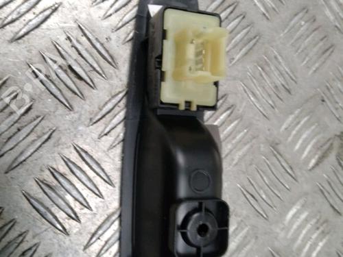Used Right rear window switch RENAULT CAPTUR I (J5_, H5_) 1.5 dCi 90 (J5N4, J5M5, J5MW, J5M6, J5AL, J5AJ) (90 hp) 13302230