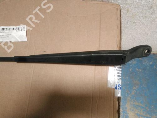 Used Front windshield wiper arm PEUGEOT 207 (WA_, WC_) 1.6 HDi (90 hp) 18478357