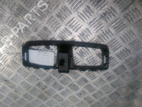 Used Warning switch RENAULT MEGANE III Hatchback (BZ0/1_, B3_) 1.5 dCi (106 hp) 16742191