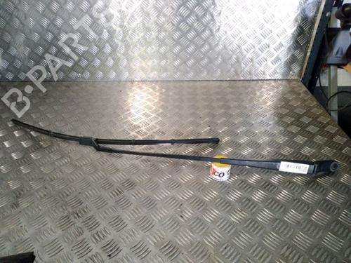 Used Front windshield wiper arm PEUGEOT 3008 I MPV (0U_) 1.6 HDi (114 hp) 14903257