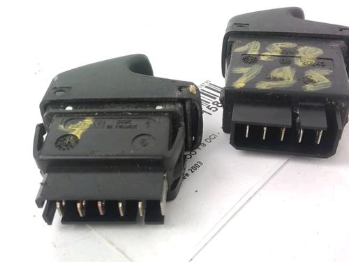 Interrupteur de vitre avant gauche RENAULT KANGOO (KC0/1_) 1.9 dCi 4x4 (84 hp) 30652148