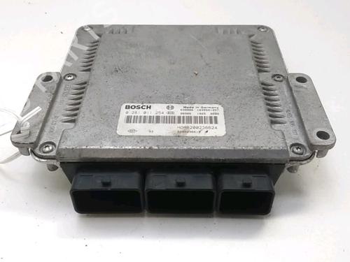 Used Engine control unit (ECU) Engine control unit (ECU) OPEL MOVANO A Van (X70) 2.5 DTI (FD) (115 hp) 17996701 17996701