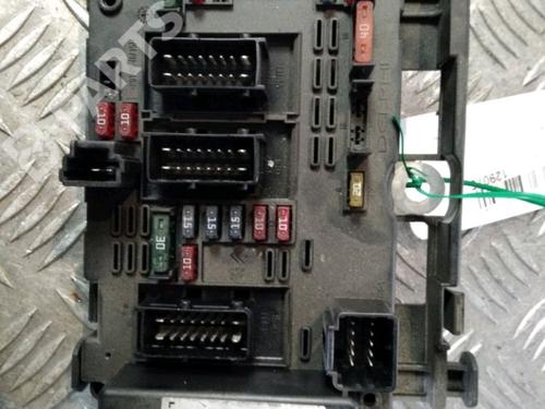 Used Fuse box Fuse box 11833484 11833484