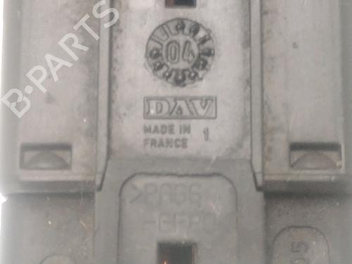 Used Warning switch RENAULT KANGOO (KC0/1_) 1.5 dCi (KC07) (65 hp) 28331082