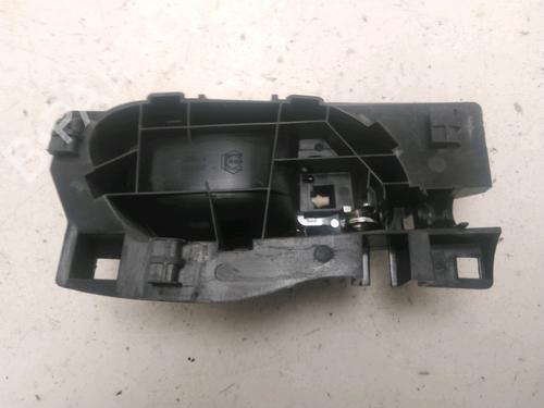 Used Front left interior door handle Front left interior door handle 23065538 23065538