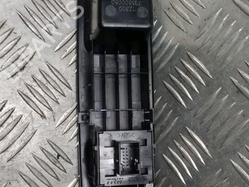 Used Left front window switch Left front window switch FIAT PUNTO (199_) 1.2 (199AXZ1A, 199BXZ1A) (69 hp) 13122724 13122724