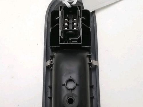 Used Switch RENAULT CLIO III (BR0/1, CR0/1) 1.2 16V (BR02, BR0J, BR11, CR02, CR0J, CR11) (75 hp) 18260833