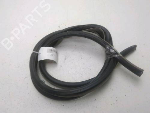 Used Rubber door seal TOYOTA YARIS (_P9_) 1.4 D-4D (NLP90_, NLP90R) (90 hp) 27169472
