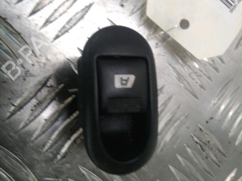 Used Switch Switch PEUGEOT 1007 (KM_) 1.4 HDi (68 hp) 13302182 13302182