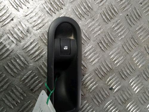 Used Left rear window switch RENAULT MEGANE II (BM0/1_, CM0/1_) 1.9 dCi (131 hp) 11714548
