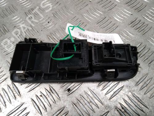 Used Left front window switch Left front window switch FIAT BRAVO II (198_) 1.9 D Multijet (198AXD1A) (116 hp) 13395529 13395529
