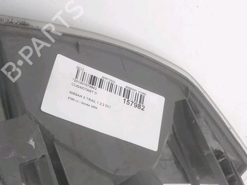 Blinklys fortil højre NISSAN X-TRAIL I (T30) 2.2 Di 4x4 (114 hp) 28105656