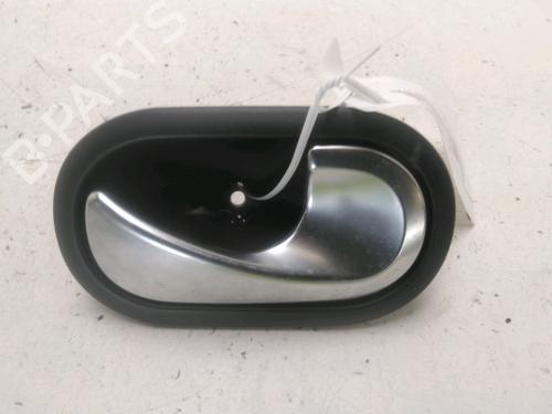 Højre fortil invendig håndtag RENAULT TWINGO III (BCM_, BCA_) 1.0 SCe 70 (71 hp) 29578054