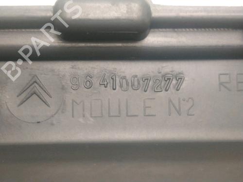 Consola central CITROËN C3 I (FC_, FN_) 1.4 i (73 hp) 25451021