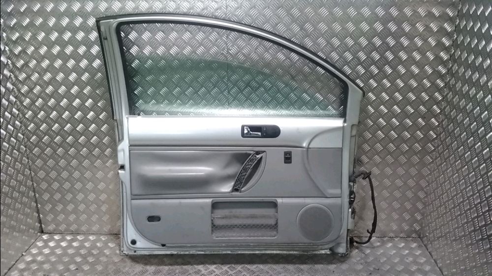 Portière Avant Gauche Pour Volkswagen New Beetle I Phase 1 - Pièce D'occasion - Emplacement : Droite