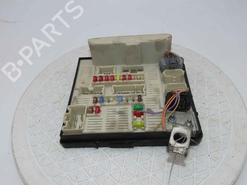 Used Fuse box Fuse box RENAULT MEGANE II (BM0/1_, CM0/1_) 1.5 dCi (BM1F, CM1F) (86 hp) 37052178 37052178