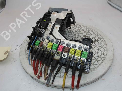 Used Fuse box Fuse box 37060589 37060589