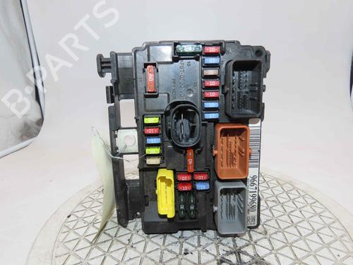 Used Fuse box Fuse box 37061141 37061141