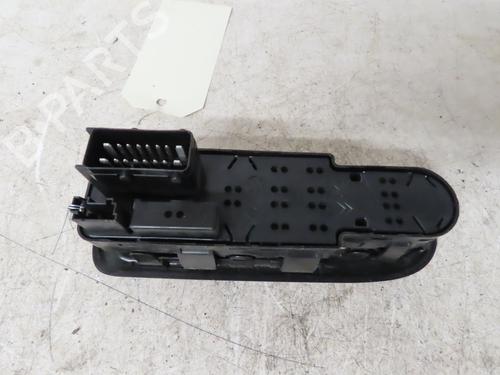 Used Left front window switch CITROËN C3 II (SC_) 1.2 VTi 82 (82 hp) 18859443