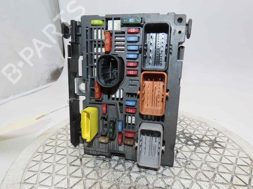 Used Fuse box Fuse box 37061638 37061638