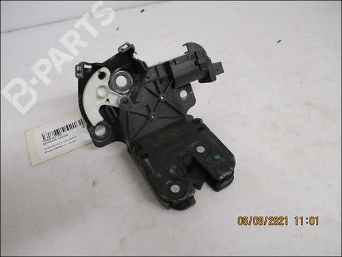 Used Tailgate lock AUDI A4 B7 Avant (8ED) 2.0 TDI (136 hp) 10951091