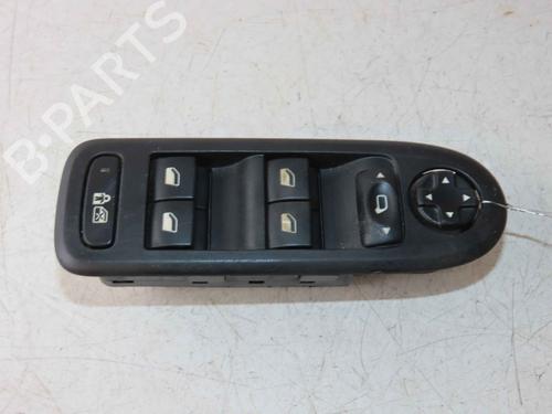 Used Left front window switch Left front window switch 37060135 37060135