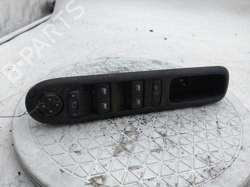 Used Left front window switch Left front window switch PEUGEOT 5008 (0U_, 0E_) 1.6 HDi (112 hp) 40518303 40518303