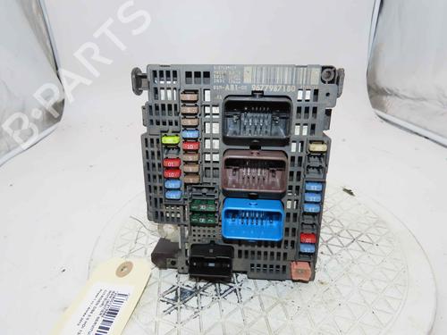 Used Fuse box Fuse box 37276307 37276307