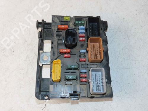 Used Fuse box Fuse box 37060599 37060599
