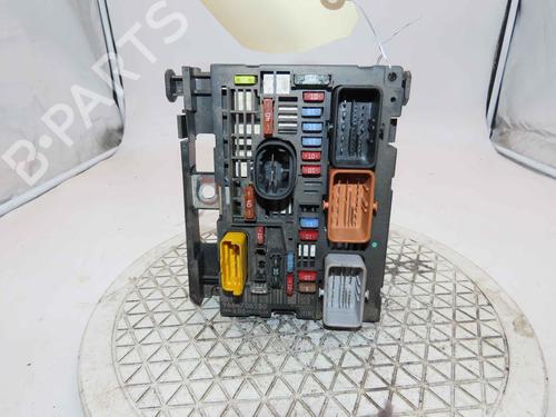 Used Fuse box Fuse box 37061681 37061681