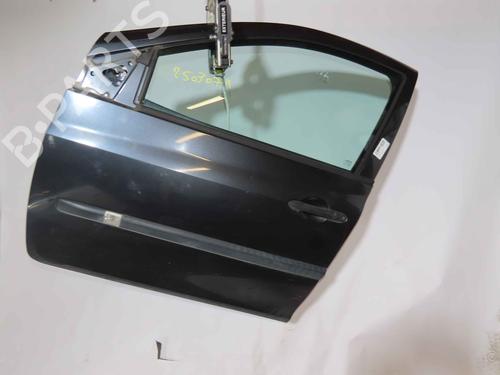 Dør venstre fortil Dør venstre fortil RENAULT CLIO III (BR0/1, CR0/1) 1.5 dCi (C/BR0G, C/BR1G) (68 hp) 37052751 37052751
