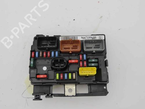 Used Fuse box Fuse box 37047773 37047773