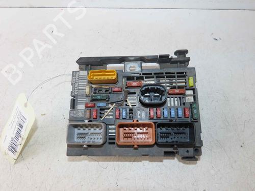Used Fuse box Fuse box 37058211 37058211