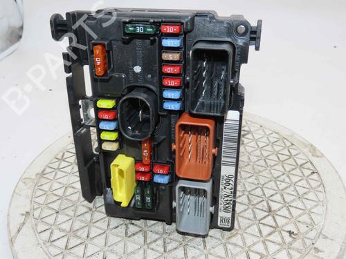 Used Fuse box Fuse box 37061678 37061678