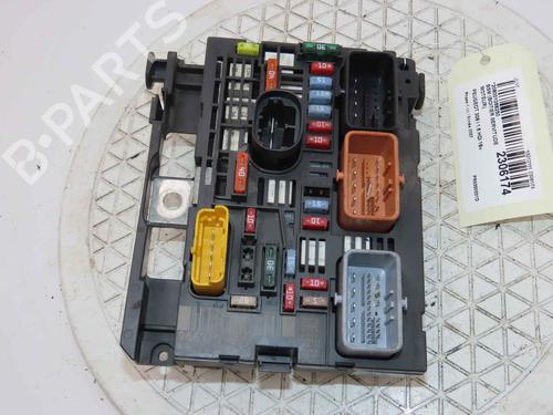 Used Fuse box Fuse box 37053639 37053639