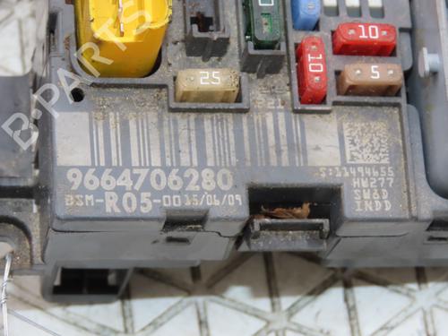 Used Fuse box CITROËN C4 I (LC_) 1.6 HDi (109 hp) 30739887